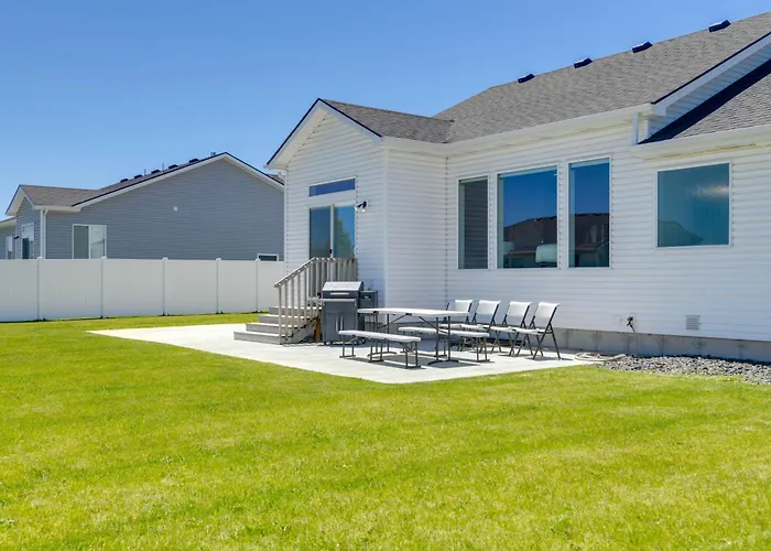 6 Mi To Dtwn! Idaho Falls Escape W/ Private Yard