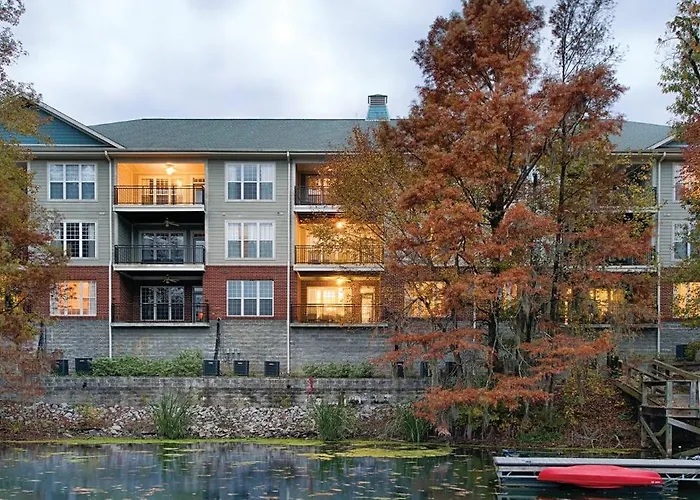 Wyndham Lake Marion Six 6Br Apartments