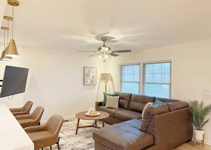 Northside Newly Renovated Stylish 3Br 2Ba
