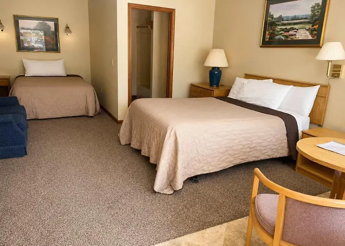 Room 26-1 Queen 1 Full Suite-Woodland Motor Lodge