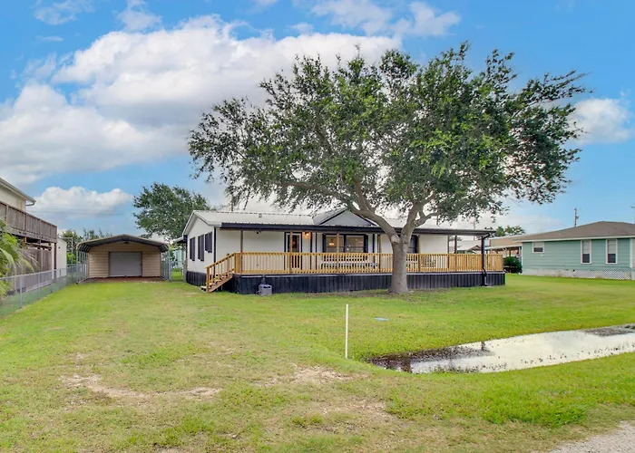 Newly Remodeled, Great Porches, And Dog Friendly