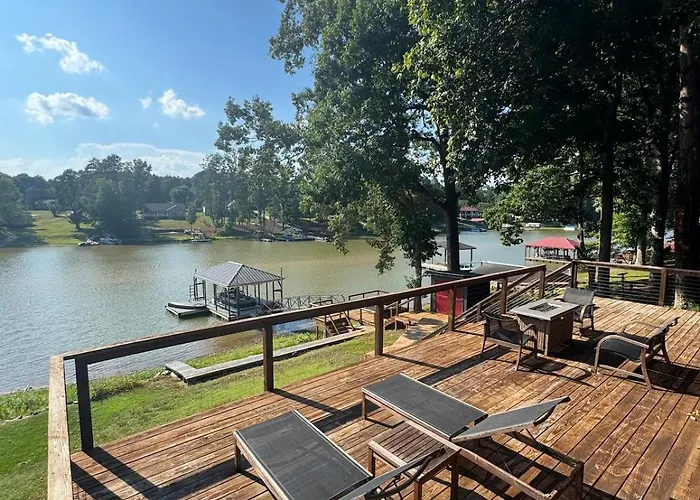 Lake Front Retreat With Deep Water Dock