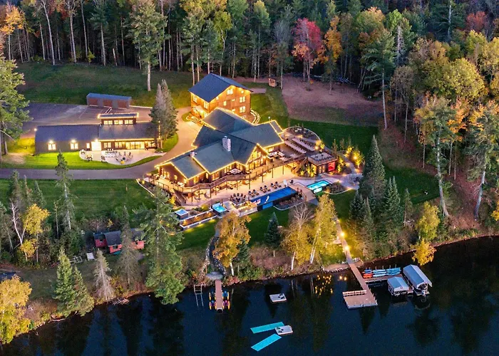 Long Lake Shores Estate - Pool, Theatre, Hot Tubs