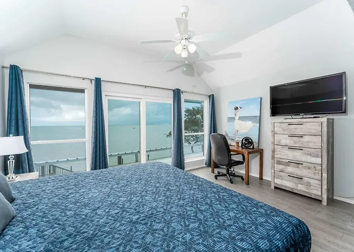 Bayside Waterfront Home With Private Patio