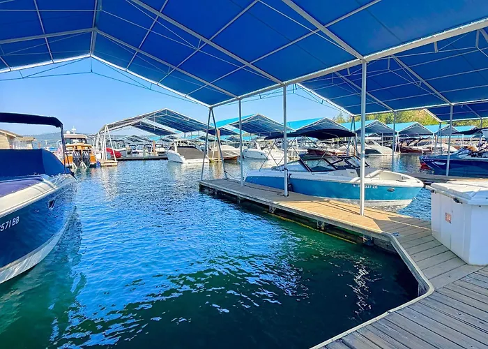 3 Bedroom Penthouse With Lake Views Near Gozzer