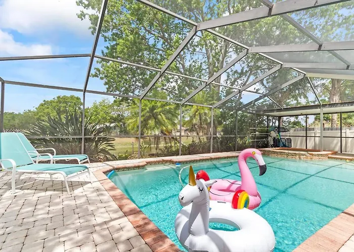 Family Retreat With Free Heated Pool, Game Room, Sleeps 10, Bikes, Bbq Grill, 15 Minutes To Honeymoon Island
