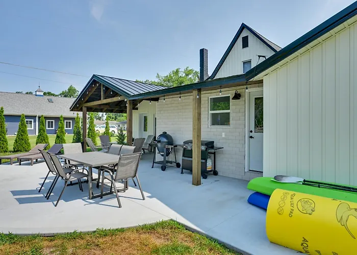 Waterfront Family Gem W/ Private Dock In Syracuse