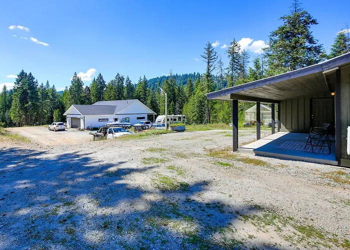 Bring Your Boat! Updated Cabin In Priest River