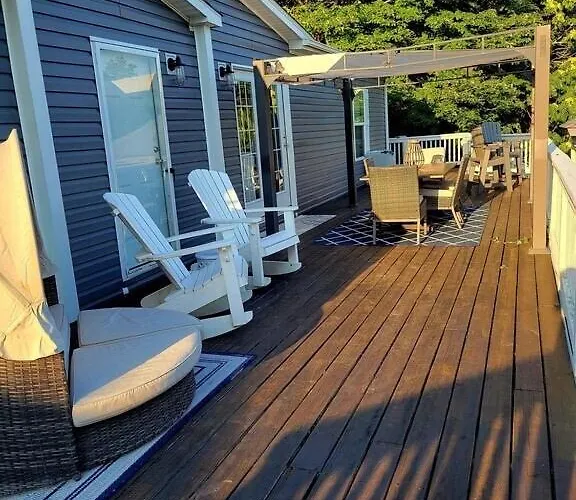 Lakefront Getaway Hot Tub, Dock & Firepit