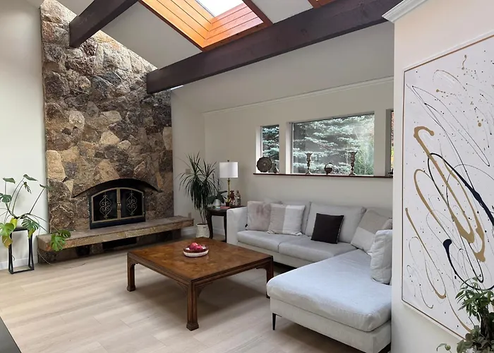 Spacious & Bright North Shore Retreat With Views