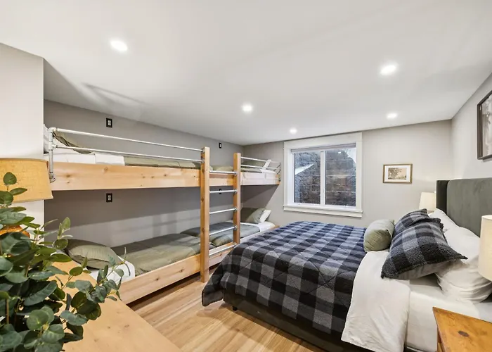 Guesthouse At Long Lake - Pool, Theatre, Hot Tubs