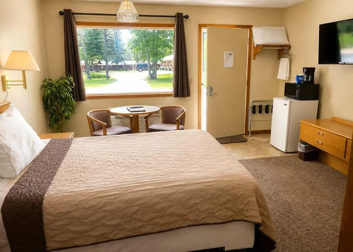 Room 27-1 Queen 1 Full Suite-Woodland Motor Lodge
