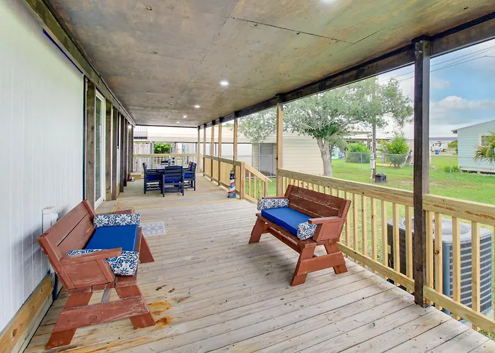 Newly Remodeled, Great Porches, And Dog Friendly