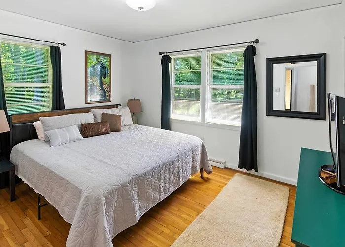 Charming Ranch, 2Br Oasis Downtown Travelers Rest
