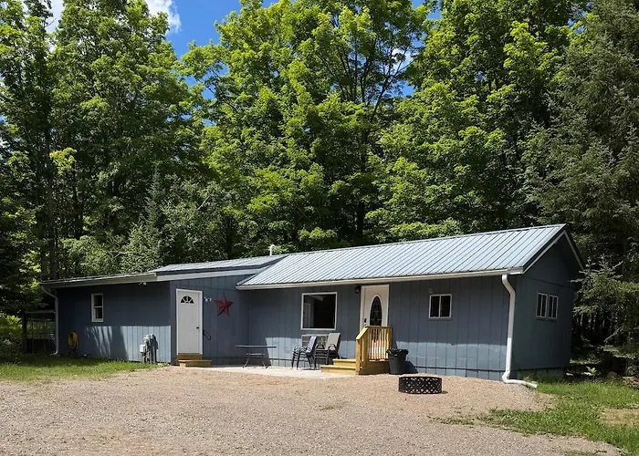 Maple Ridge Trail Side Cabin