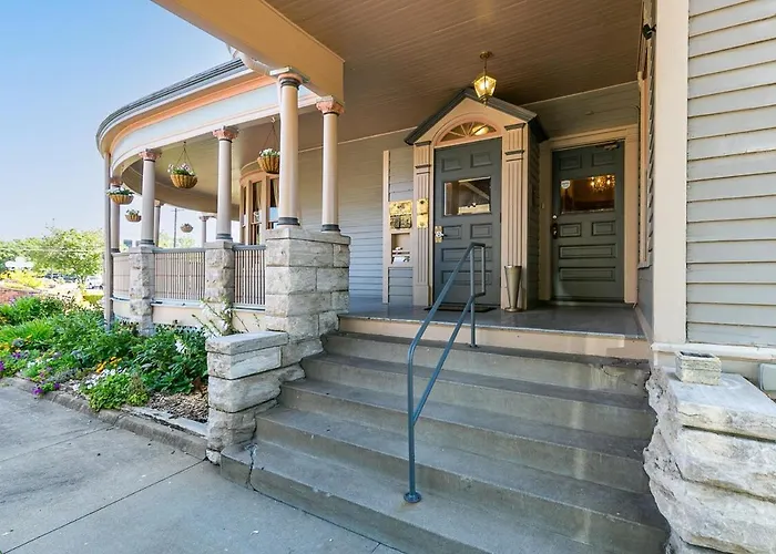 1895 Victorian Home On Historic Walnut Street