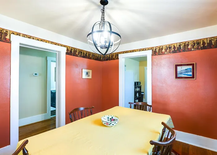 Walk To New Mexico Military Institute! Cozy Escape