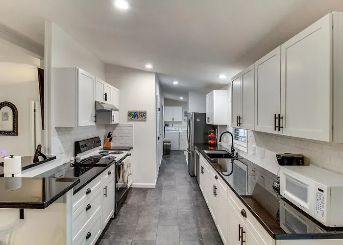 Newly Remodeled, Great Porches, And Dog Friendly