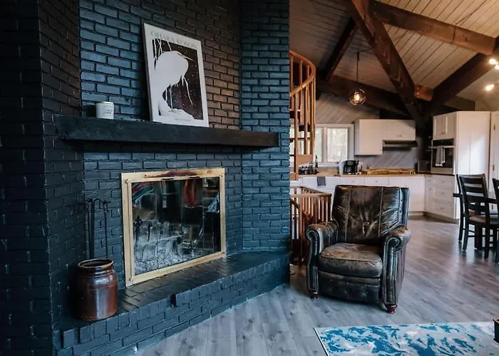 Owl Brook House - Midcentury Escape Near Manchester
