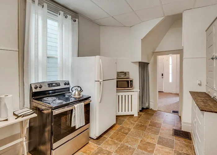 Walk To Lake Ontario, Shops & Eats! Charming Home