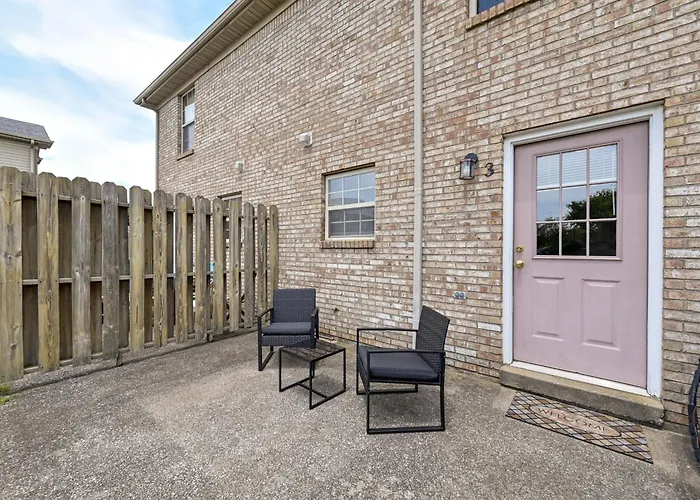 Great For Families! Richmond Townhome W/ Patio