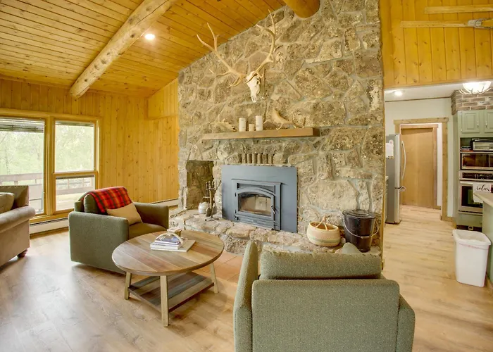 Mtn-View Deck & Fire Pit! 2-Cabin Retreat In Cody