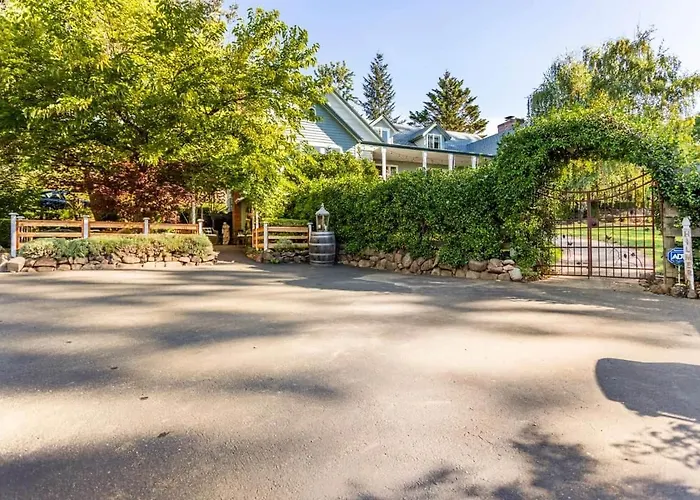 Farmhouse Suite: A Wine Country Escape!