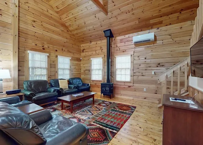 Inviting Dog-Friendly Cabin With Wooded Views, Full Kitchen & Firepit