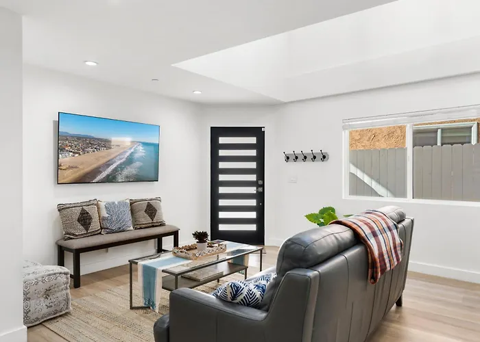 4Br Modern Beach House | Spa Suite + Beach Gear