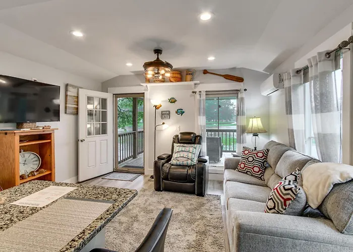 Waterfront Couples Retreat W/ Views In Andalusia!