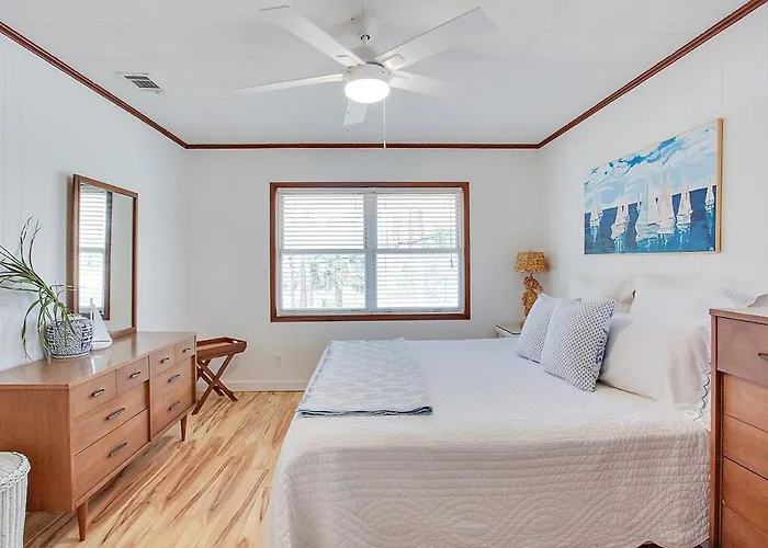 Tiny Tides Waterfront Cottage