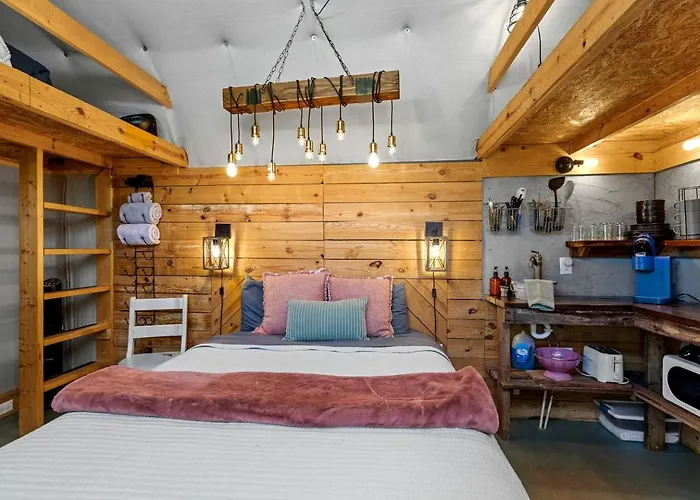 Romantic Tiny House Retreat With Farm Views & Firepit In Newport, Tennessee