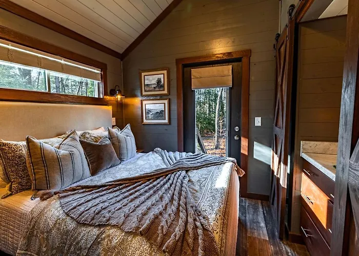 Peaceful Pine Tiny House Retreat Near South Cumberland State Park, Monteagle, Tn