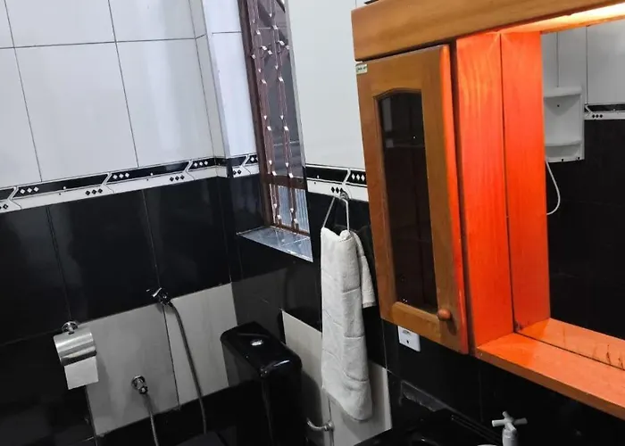 Quarto bem localizado em lugar tranquilo