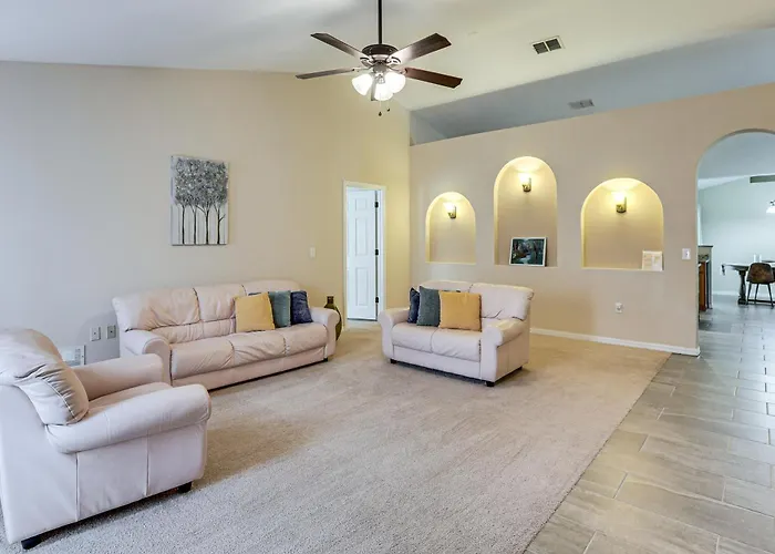 Spacious 4Br Home In Deltona W/ Screened Porch!