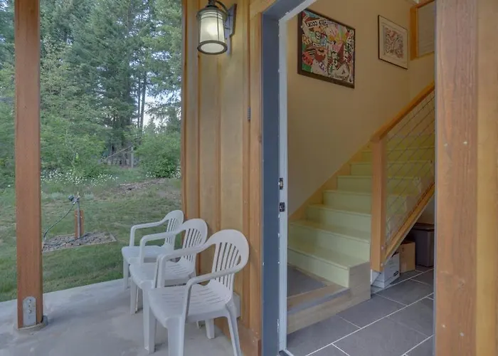 Cozy Woodland Cabin In A Peaceful Location With Forested Views