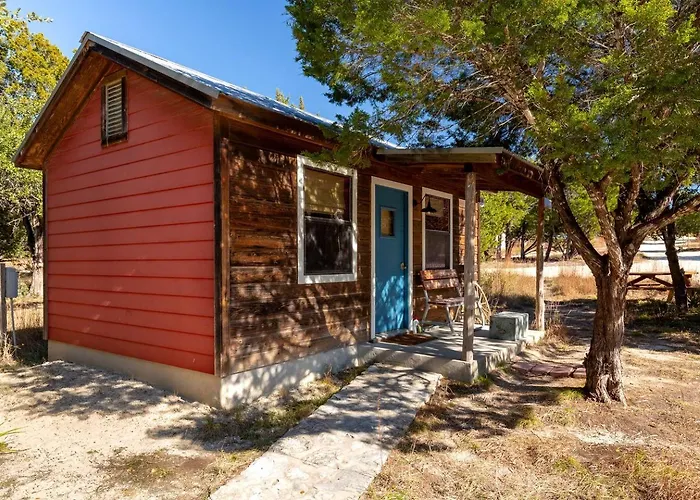 Charming Texas Hill Country Cabin Ideal For Vacations Near Austin