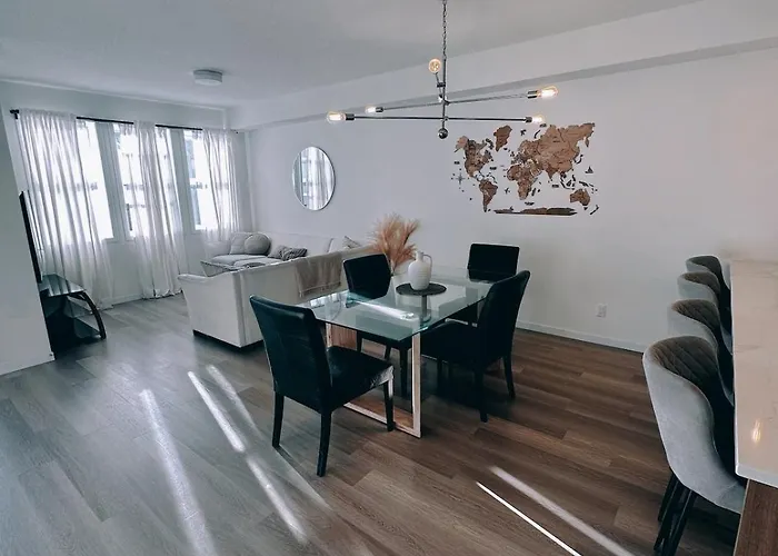 Entire Townhouse With Garage