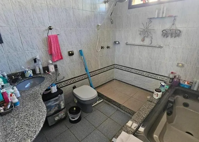 Excelente Casa com piscina no Canto do Forte