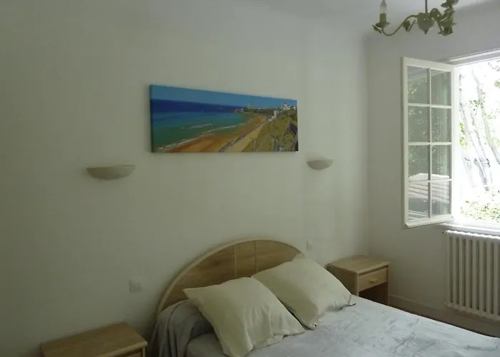 Maison Dans Ecrin De Verdure
