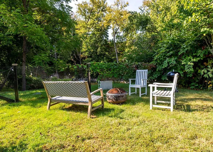 River Cottage - Riverfront Home In Walkable Community