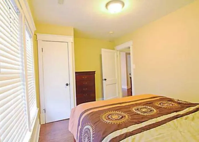 Spacious 2Br Condo Near Wilson Park And Live Music