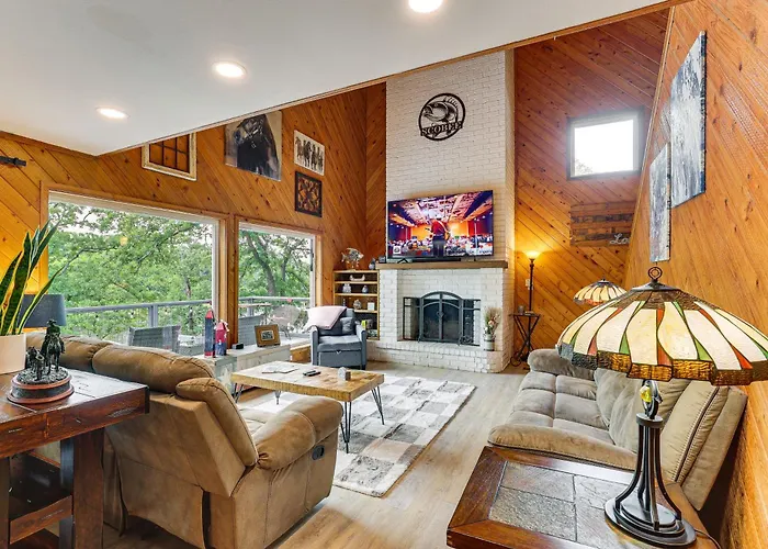 Private Dock + Decks: Lake O' The Pines Escape