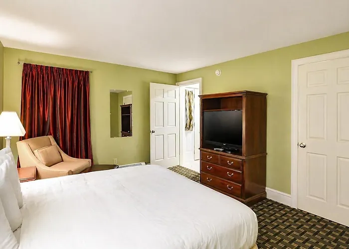 Colonial Motel
