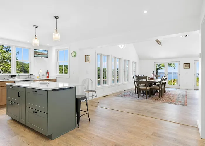 Gorgeous Oceanfront Home With Hot Tub, Modern Remodel, And Stunning Views
