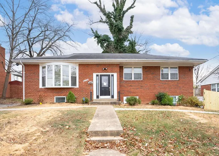 Entire 3-Bedroom Silver Spring-5 Min Walk To Metro
