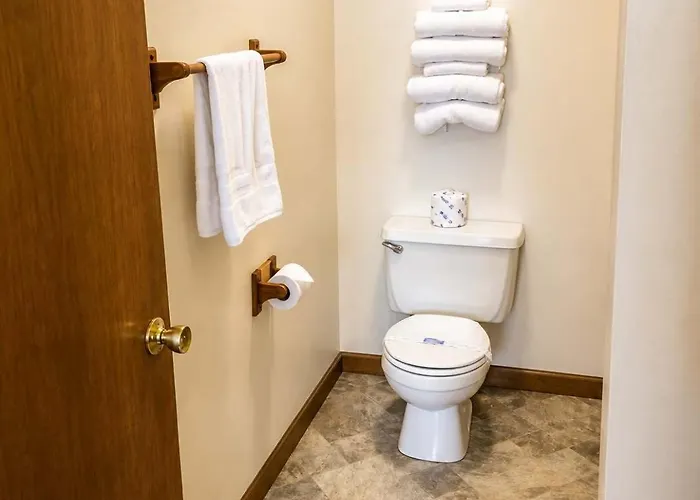 Room 27-1 Queen 1 Full Suite-Woodland Motor Lodge