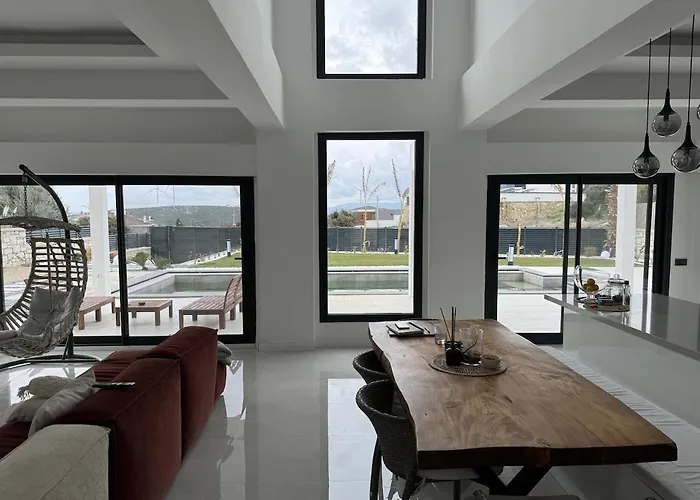 Luxurious Villa In Cesme With Private Pool