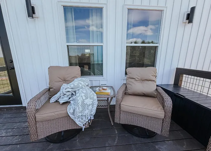 Luxury Private Ridge Retreat Near Downtown Floyd