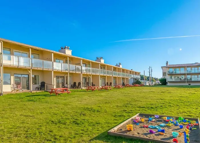 Hi-Tide Resort Top Floor Queen Bed Unit 32